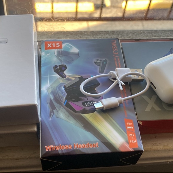Apple Wireless Headset - Black and White - Picture 1 of 3